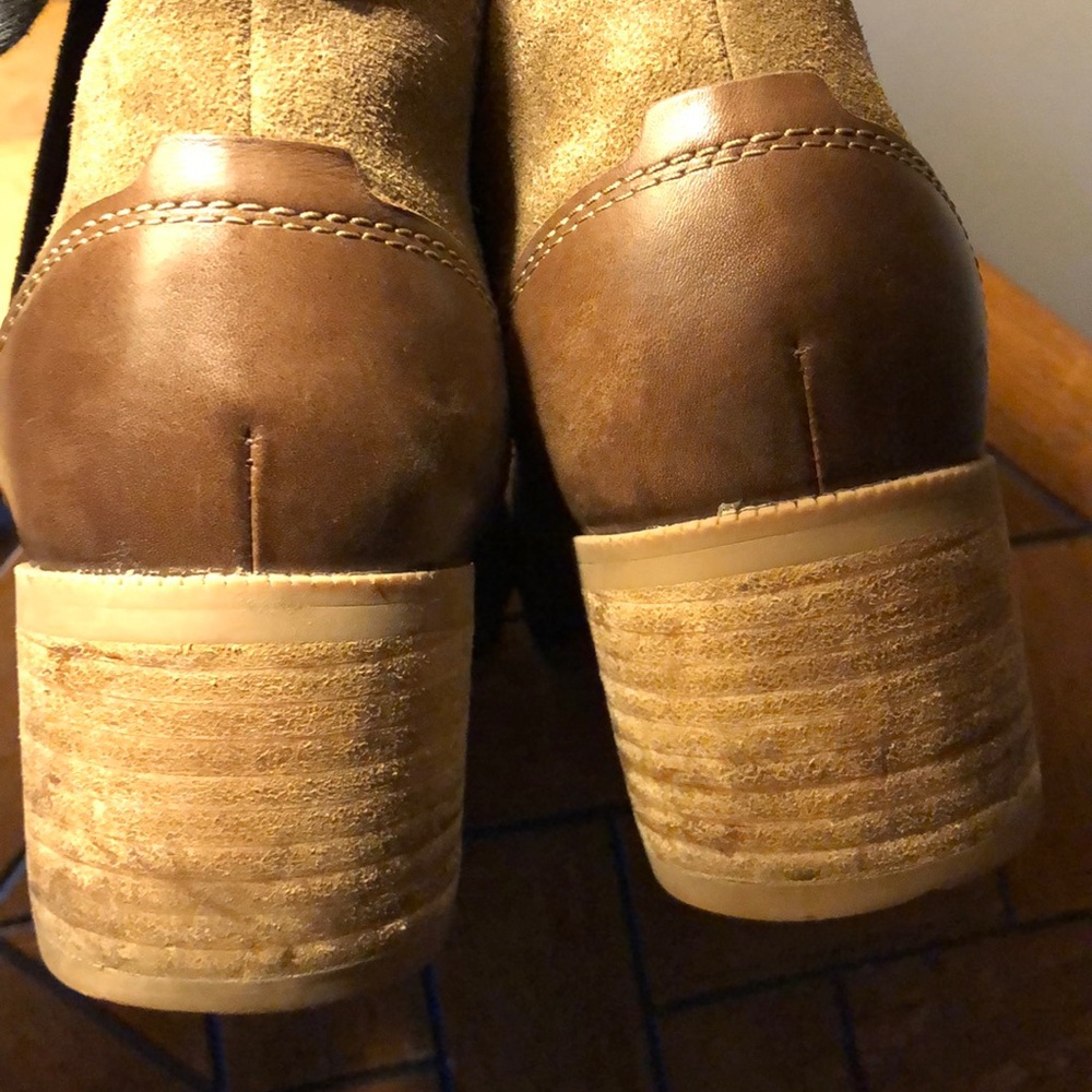 Clarks suede brown ankle booties size 9 1/2 - Picture 3 of 8